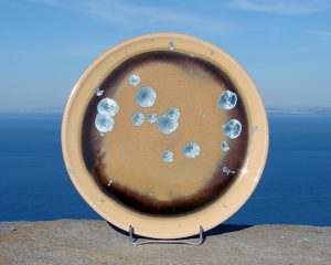 crystalline-flat-platter-silver-blue-on-tan_sifnos-stoneware