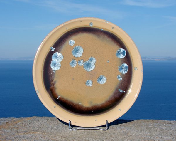 crystalline-flat-platter-silver-blue-on-tan_sifnos-stoneware