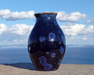 crystalline-vase-blue-on-black_sifnos-stoneware