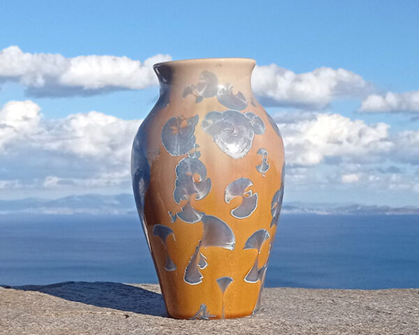 crystalline-vase-blue-silver-on-amber2_sifnos-stoneware
